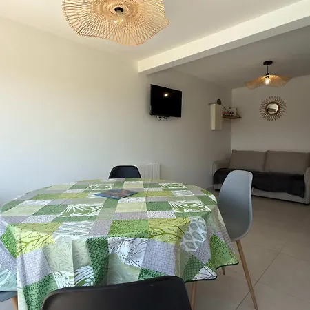 Charming Near The With Pool And Parking